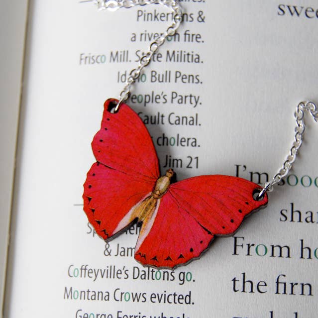 Collier papillon planeur rouge de 18 po pour la vente par Enchanted Leaves