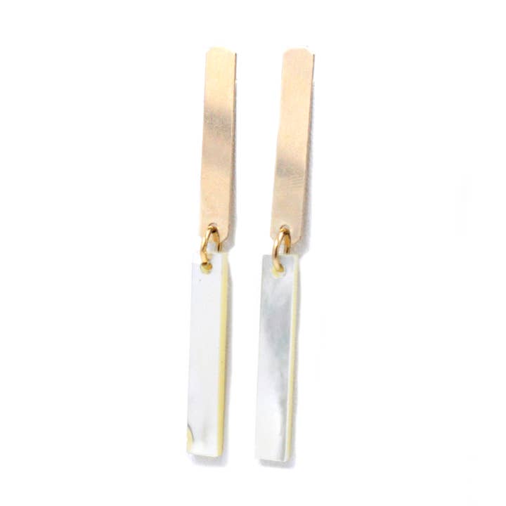 Maria Ohrringe mit Abalone-Anhänger aus 14K Goldfüllung für den Großhandel von Bent by Courtney