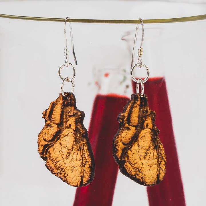 Anatomisch menselijk hart oorbellen voor wholesale door Sorcery Science