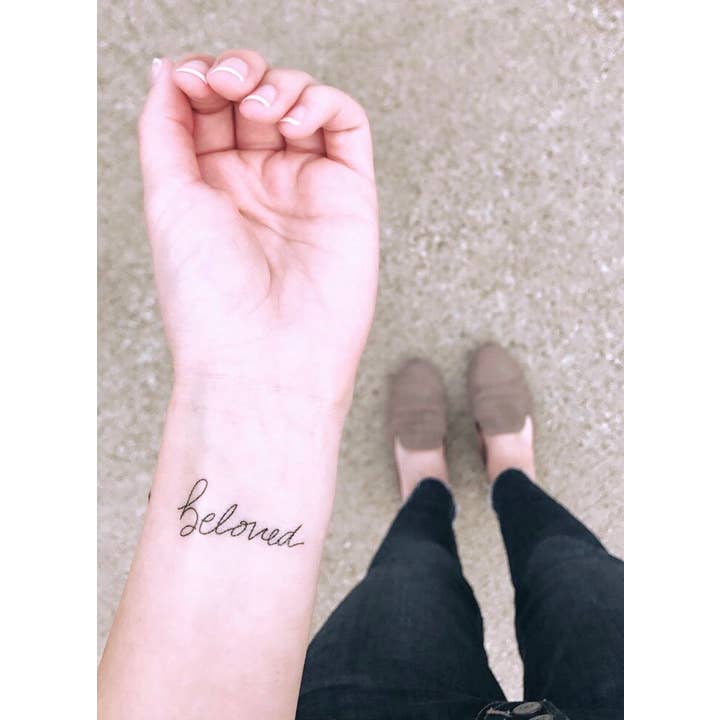 Tatouage tempéré de calligraphie bien-aimé | Tatouage de peau et de chapeau pour la vente par Words for a Season