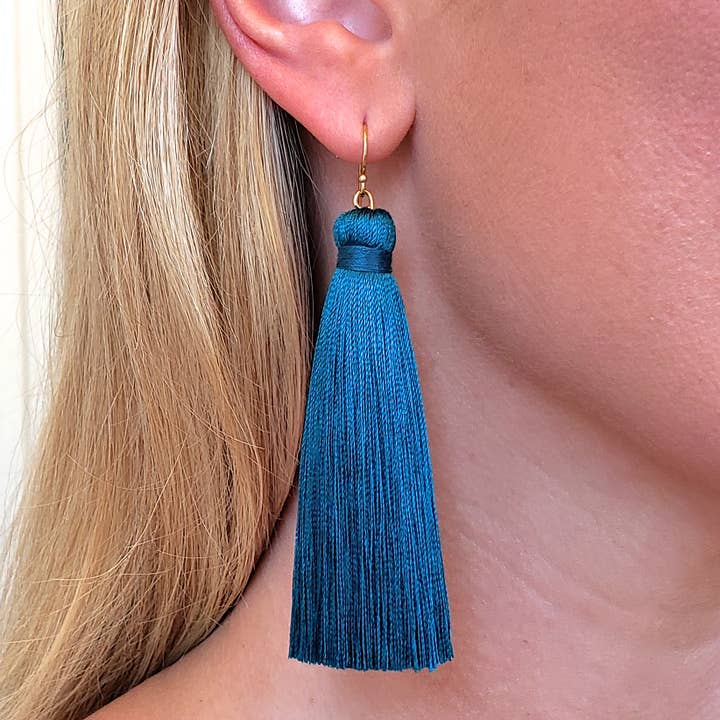 Orecchini lunghi con nappa, colore: verde acqua per la vendita all'ingrosso da parte di MissElenious Jewelry