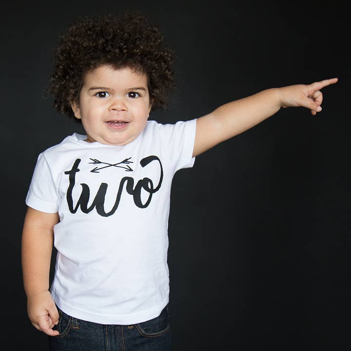 T-Shirt mit zwei Pfeilen für den Großhandel von The Talking Shirt