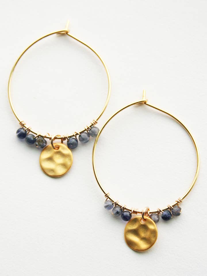 Créoles boho en iolite bleue | Créoles bohémiennes pour la vente par Laura Stark Designs