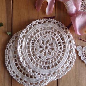Events and Crafts  Round Lace Paper Doilies 4 - Set of 250 - Natural