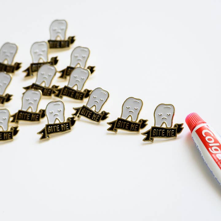 ILOOTPAPERIE - Wholesale Lapel Pin/Button - Bite Me Tooth Enamel / Lapel Pin