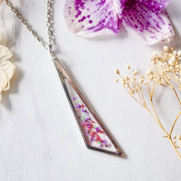 Mintgrün, Purples & Pinks Mix echte gepresste Blumen und Harz-Halskette für den Großhandel von Ann + Joy