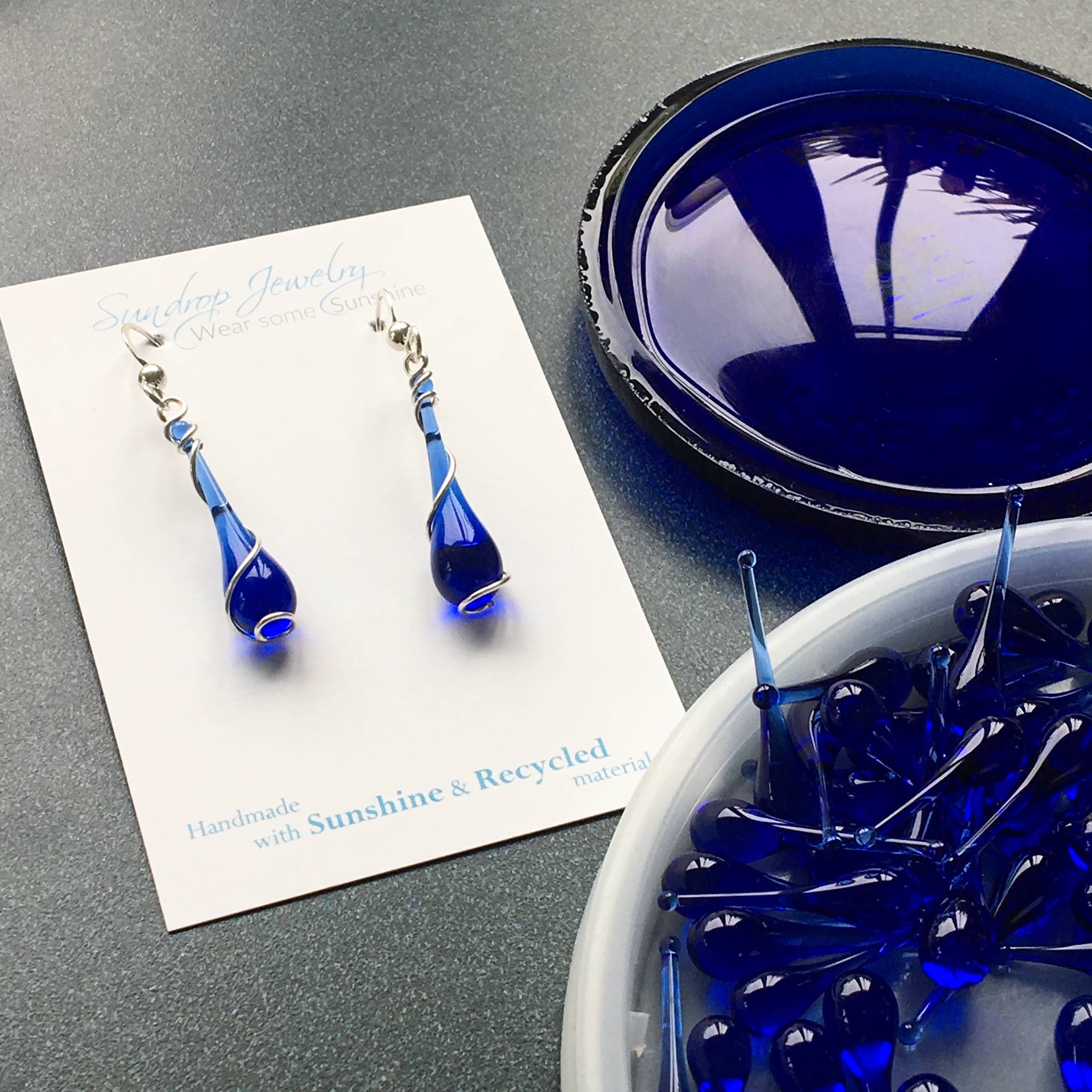 Sundrop Jewelry - Wholesale Pendant/Charm Necklace - Lyra Glass Teardrop Pendant Necklace with Silver Spiral1