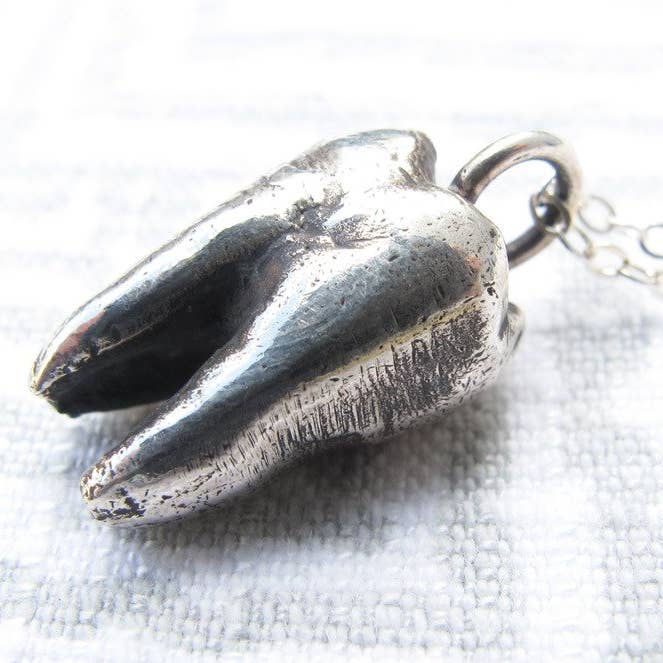 Alphabet Studios - Vente Colliers à pendentif - COLLIER EN FORME DE DENT STERLING1