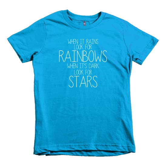 „Regenbogen und Sterne“ Jugend-Unisex-T-Shirt für den Großhandel von The Talking Shirt