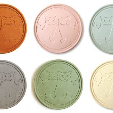 Assortimento sottobicchiere in argilla per tetti (Shisa2) per la vendita all'ingrosso da parte di Kai Modest