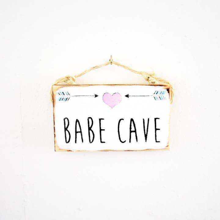 Mahalo Market – wholesale Skylt – Mini Babe Grottskylt