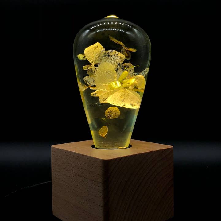 EP Design Lab - Wholesale Light Bulb/Puck - EP LIGHT Resin White Hydrangea Led Bulb6