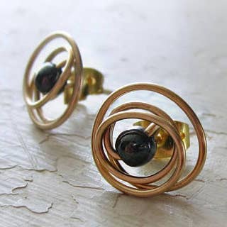 Boucles d'oreilles à tige en or hématite pour la vente par Contempo Jewelry