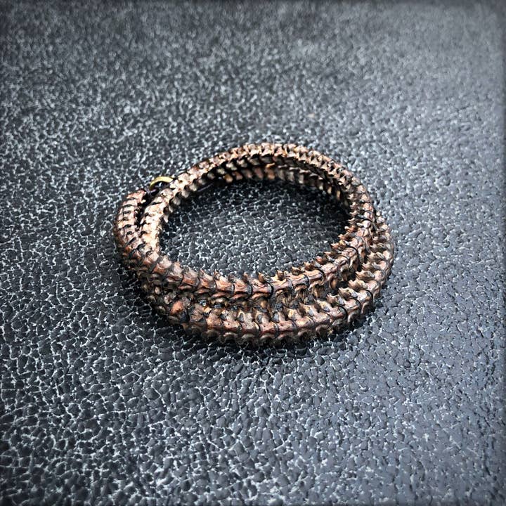 ASTALI - Venta al por mayor Brazalete - Pulsera de doble envoltura con vértebras de serpiente, huesos de serpientes africanas