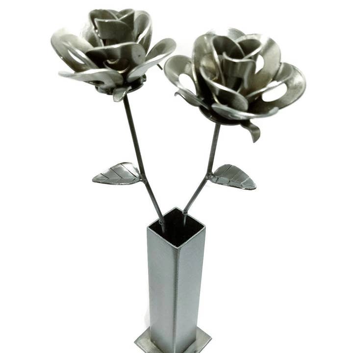 Metal Relic - Wholesale Artificial Flowers - Dual Immortal Roses And Bud Vase