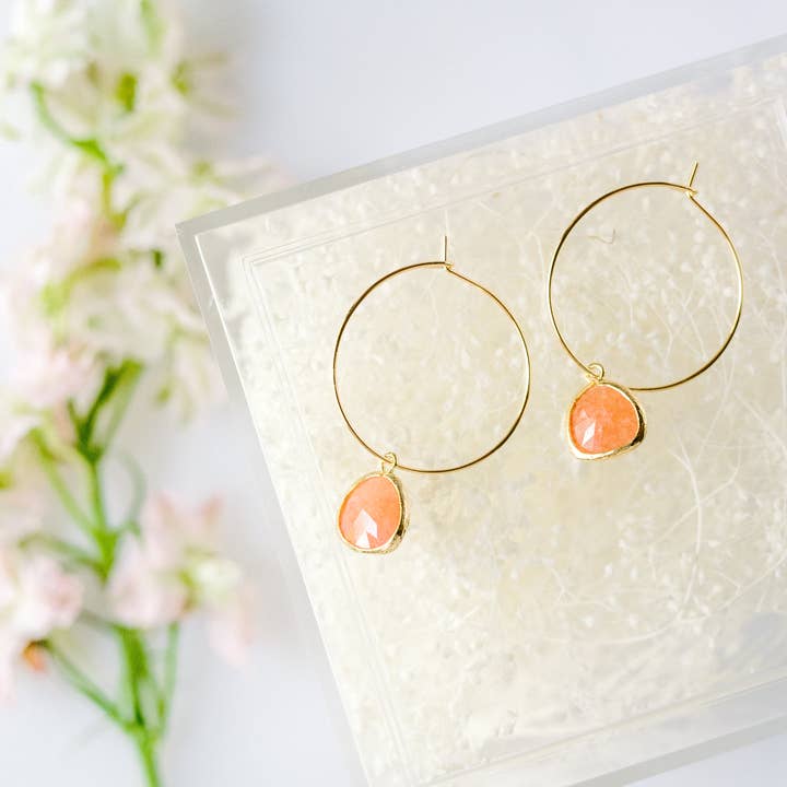 Boucle d'oreille pendante en forme de pierre précieuse de 1 po, 80 couleurs au choix, argent et or pour la vente par Rebecca Accessories LLC