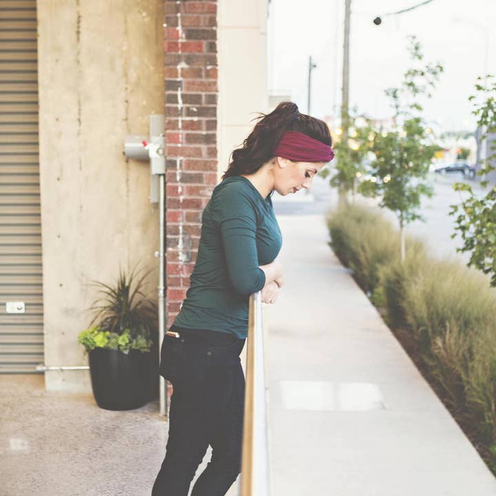 Haarreif für Erwachsene zum Valentinstag, Twist Turban, Weinrot für den Großhandel von Wild Juniper
