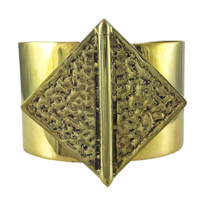 Gehamerde bombshell manchet voor wholesale door SLATE + SALT