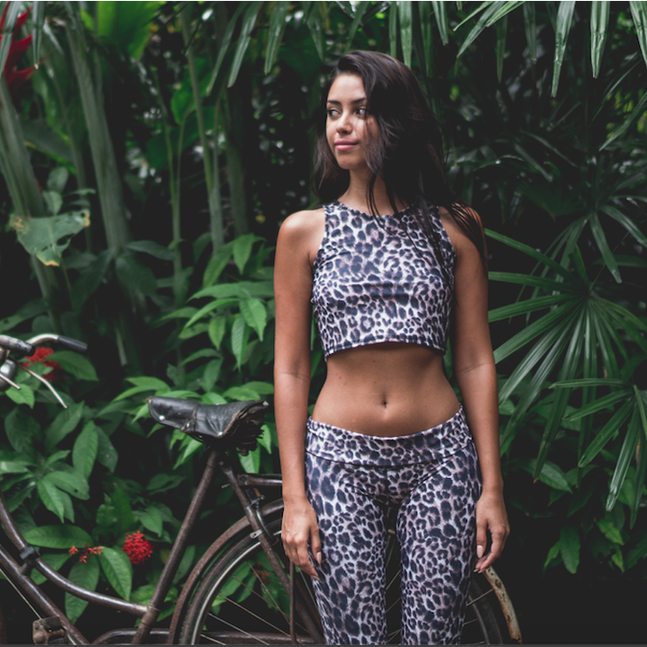 Vagabond-goods – Großhandel Sportoberteil – Damen – Fallon Top im Panther-Print2