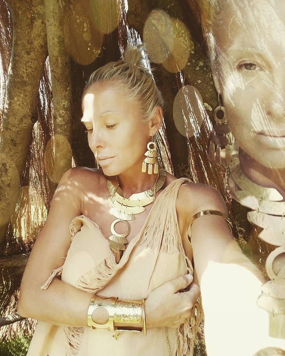 Bisjoux - Wholesale Dangle Earrings - One Tribe hammered brass leather tribal Earrings  statement2