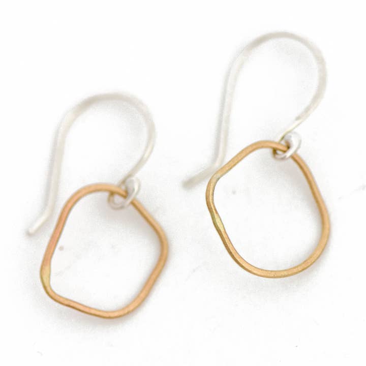 Britta Ambauen Jewelry - Vente Boucles d'oreilles pendantes - Boucles d'oreilles cercle imparfait3