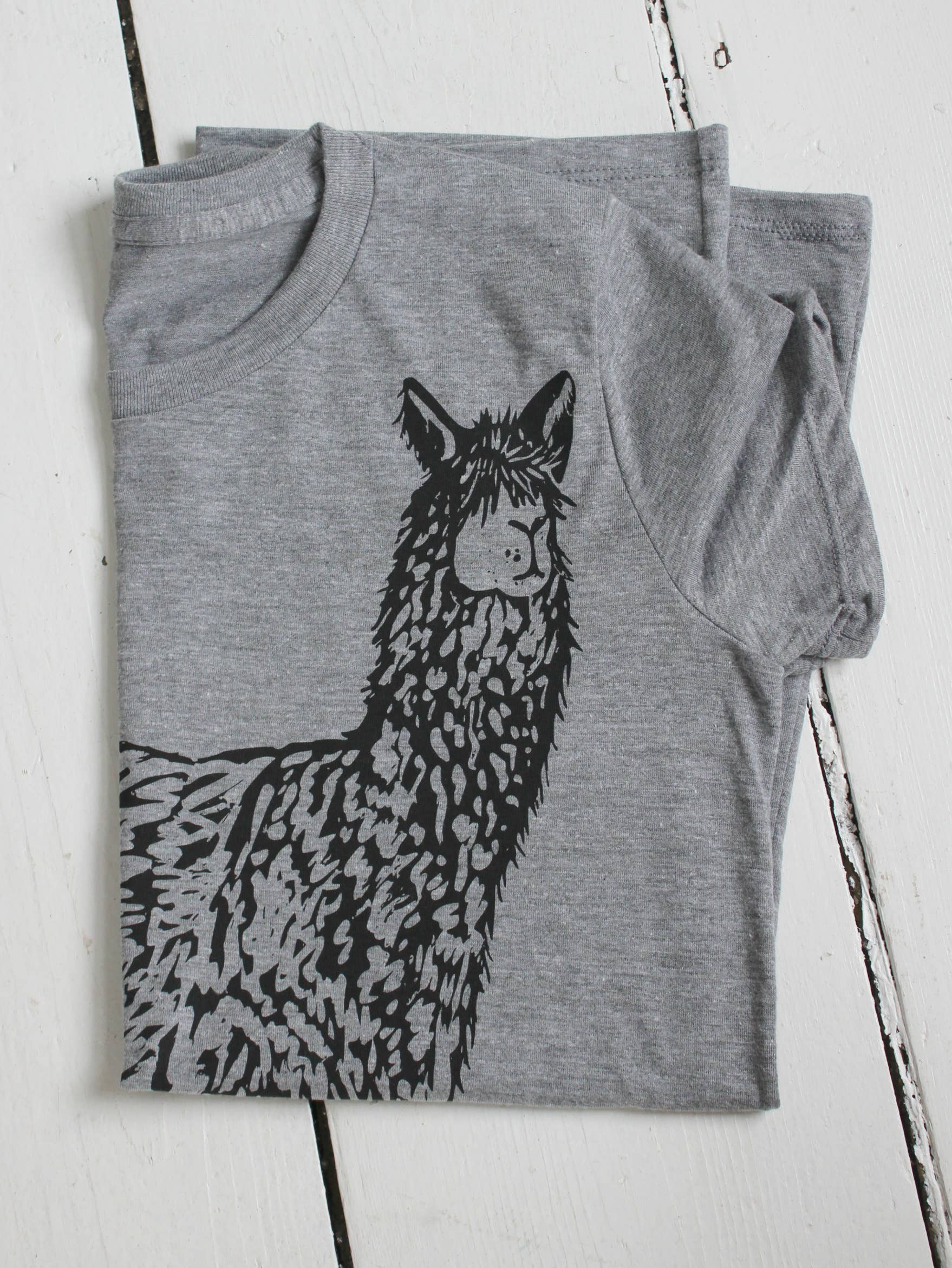 Hearth and Harrow – Engroshandel T-shirt med print - Dame – Dame Økologisk Lama T-shirt, sort blæk på grå1