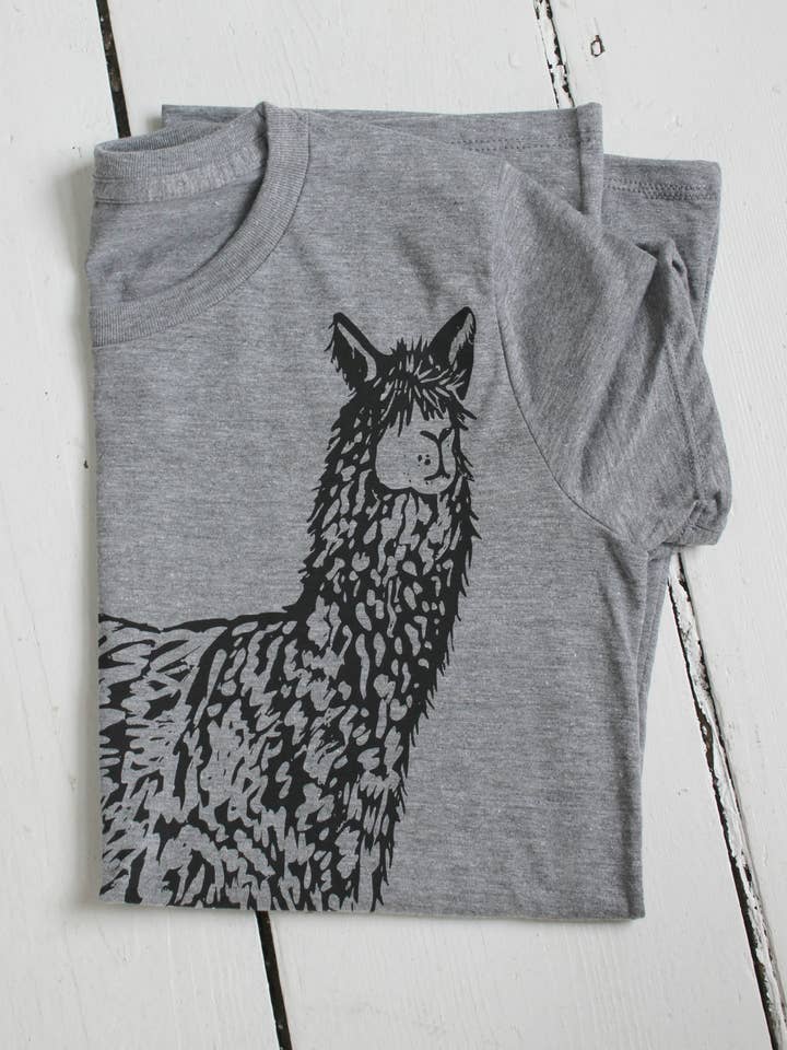 Camiseta Organic Llama para hombre, tinta negra sobre gris, camiseta suave para venta al por mayor de Hearth and Harrow