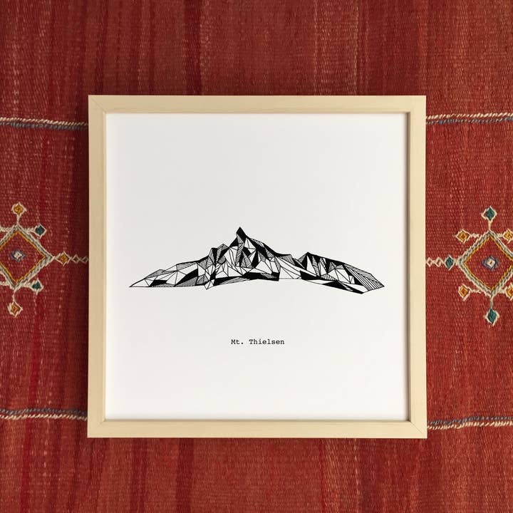 Impression de dessin polygonal Mount Thielsen Oregon 30,5 x 30,5 cm pour la vente par Tim Plus April