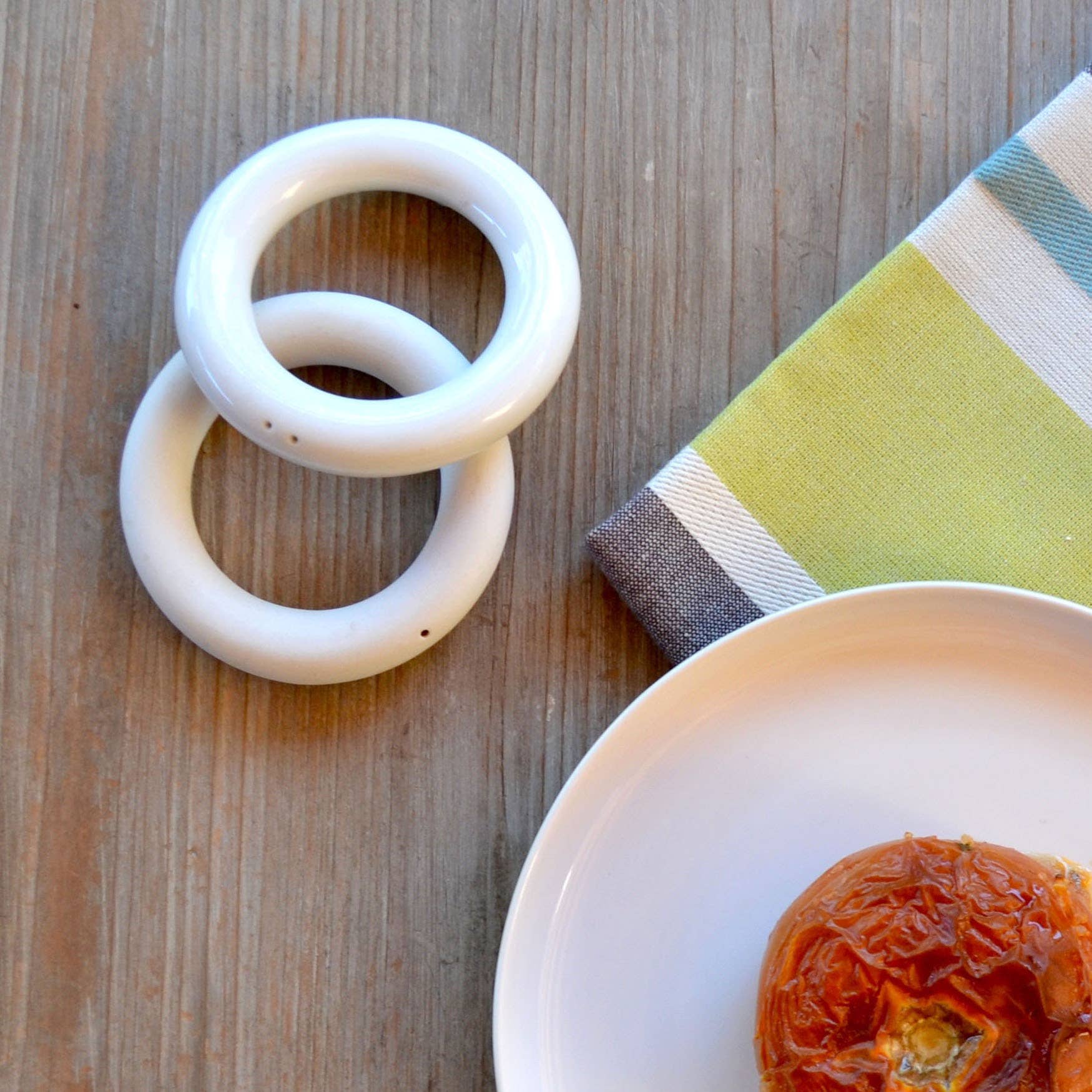 Maia Ming Designs - Wholesale Salt & Pepper Shaker Set - RINGS salt and pepper shakers3