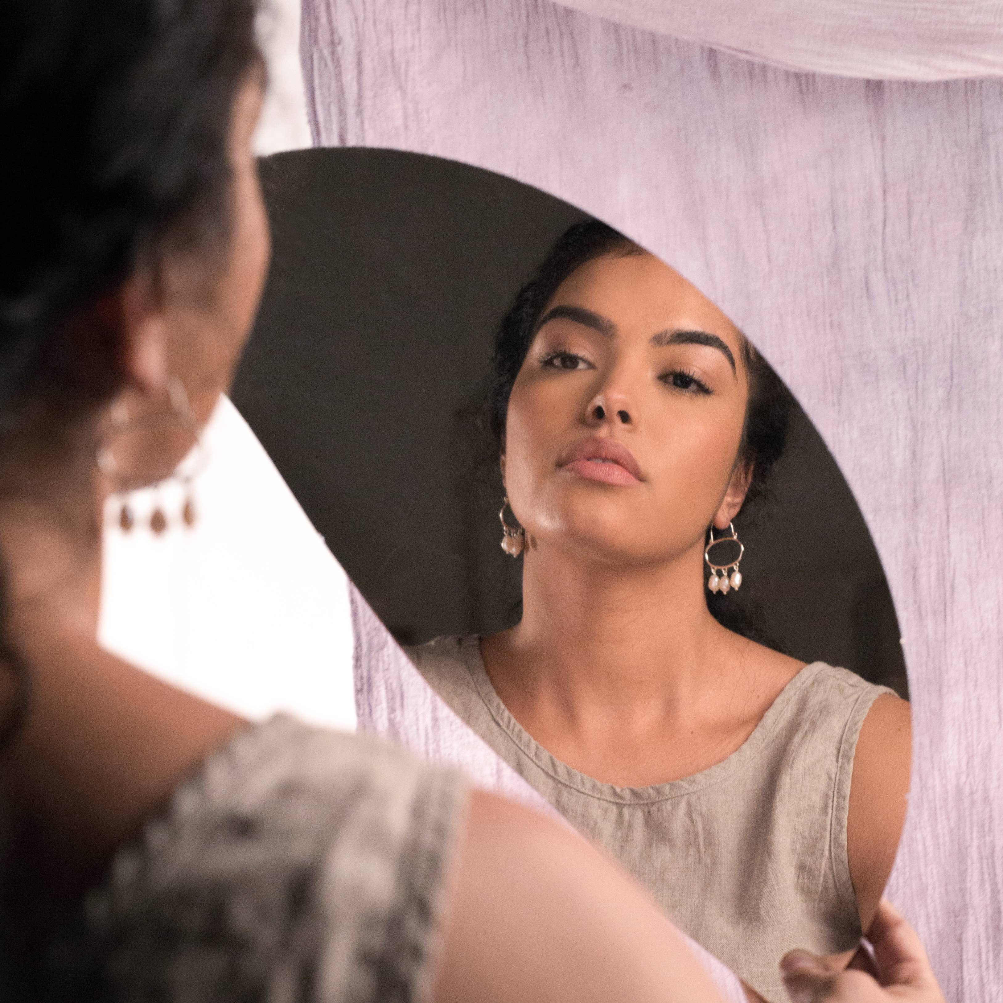 Goldeluxe Jewelry - Wholesale Hoop Earrings - Penelope Hoop Earrings with White Pearls4