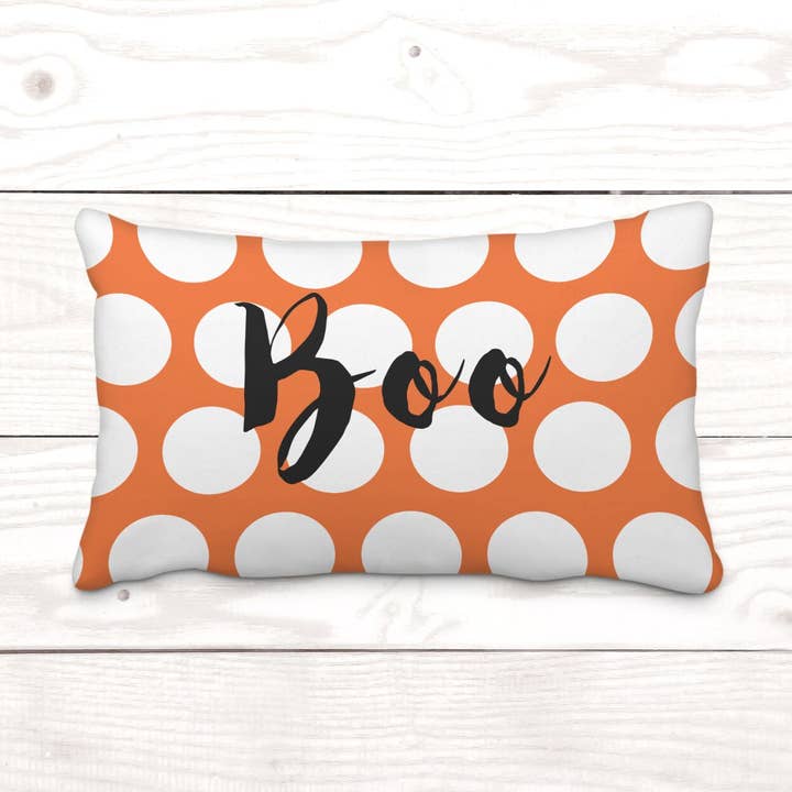 Housse de coussin rectangulaire Boo- Halloween pour la vente par Ivy and Sage Market