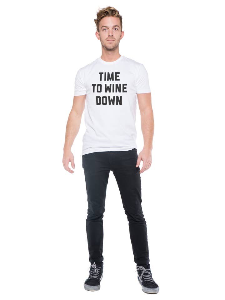 Wine Down T-Shirt Homme Blanc pour la vente par Social Sunday