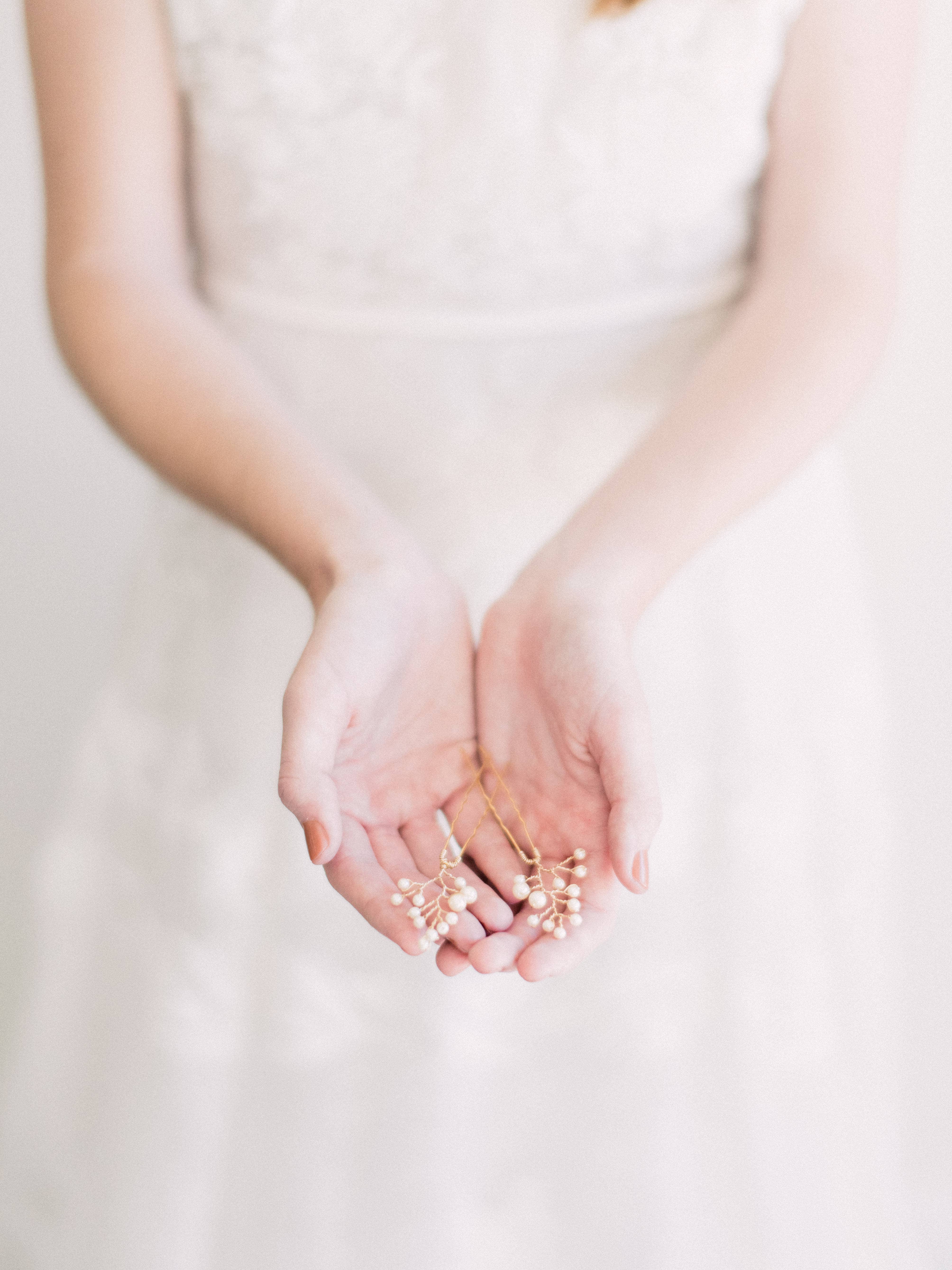 Acute Designs – wholesale Hair pin – Gold Pearl Vine Bridal Hair Pins2