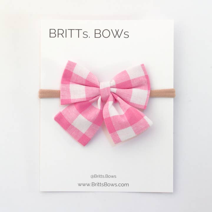 Acessório de cabelo feminino de guingão rosa e branco para o dia dos namorados por atacado de BRITTs. BOWs
