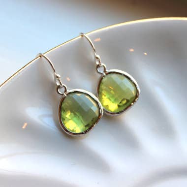 Boucles d'oreilles péridot vert pomme argent pour la vente par Laalee Jewelry
