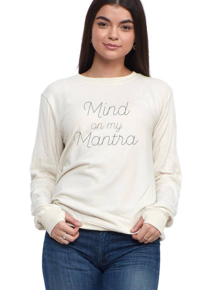 Pull My Mantra Crème pour la vente par Social Sunday