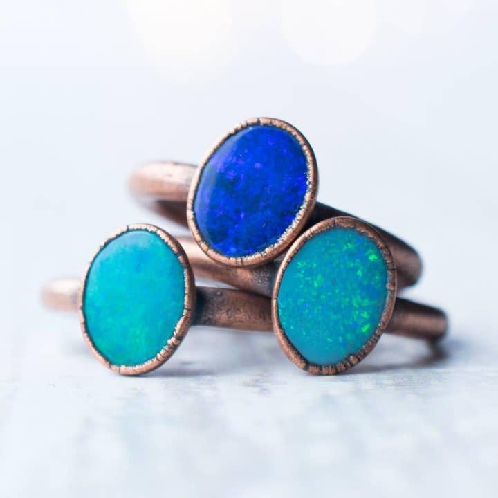 Bague Empilable en Opale Australienne, Pierre de Naissance pour la vente par HAWKHOUSE