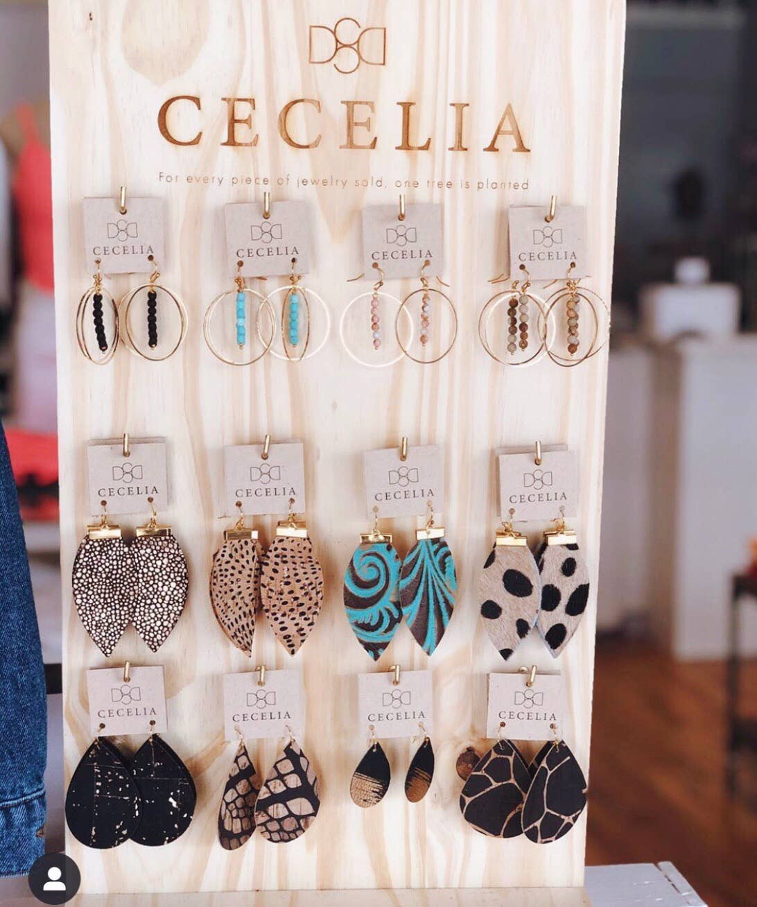 Cecelia Designs Jewelry – wholesale Smyckesmonter – Svängbar dubbelsidig örhänge Display2