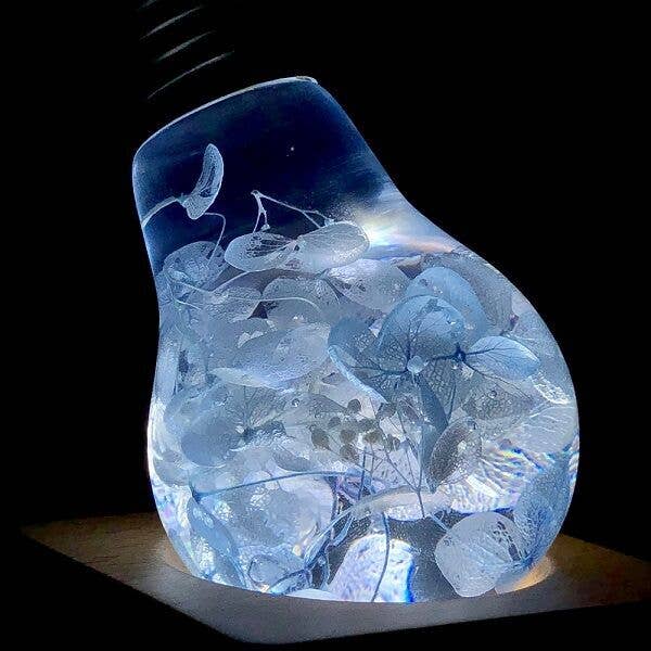 EP LIGHT Resin Blue Hydrangea Led Bulb for wholesale by EP Design Lab