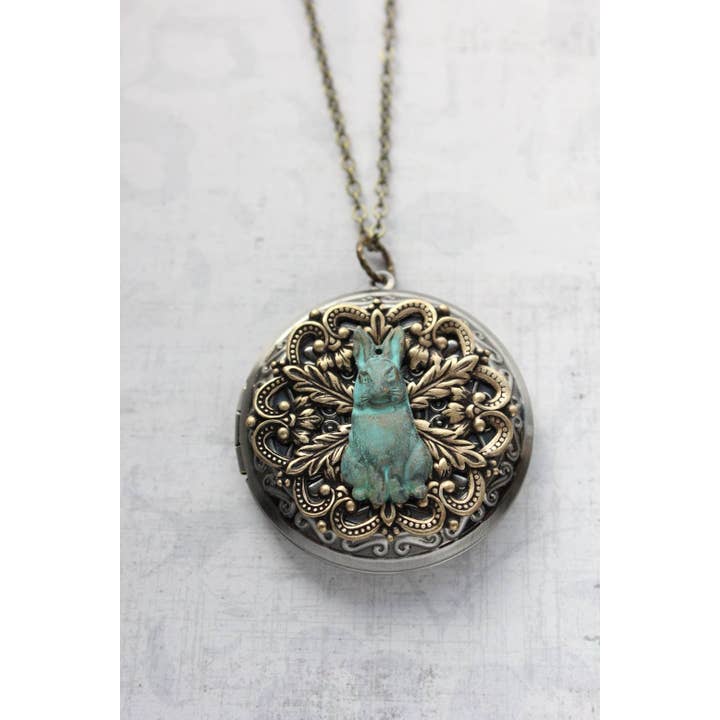 A Pocket of Posies - Vente Collier à médaillon - Médaillon rustique Verdigris lapin Style vintage4
