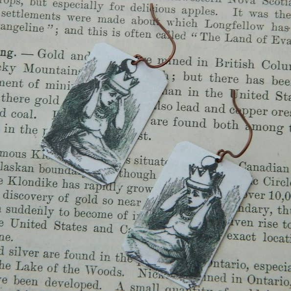 Alice i Underlandet Örhängen för wholesale av Sarah Wood Studio