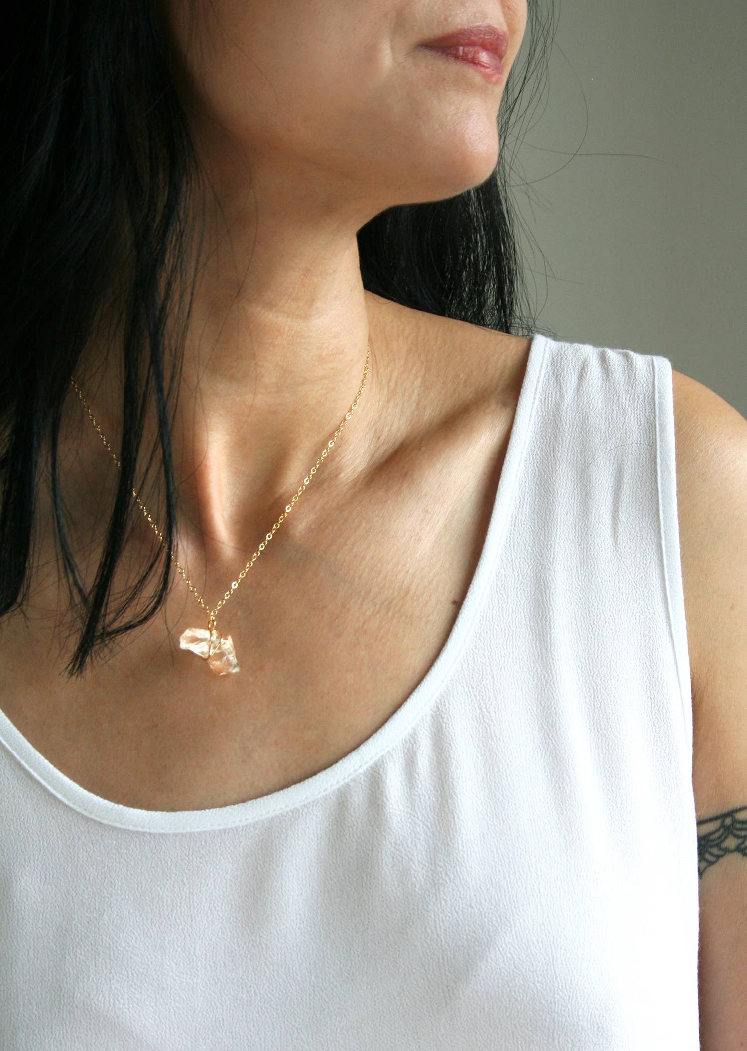 Laura Stark Designs – wholesale Hänge-/berlockhalsband – Crystal Chip Wrap halsband | Rå kristaller1