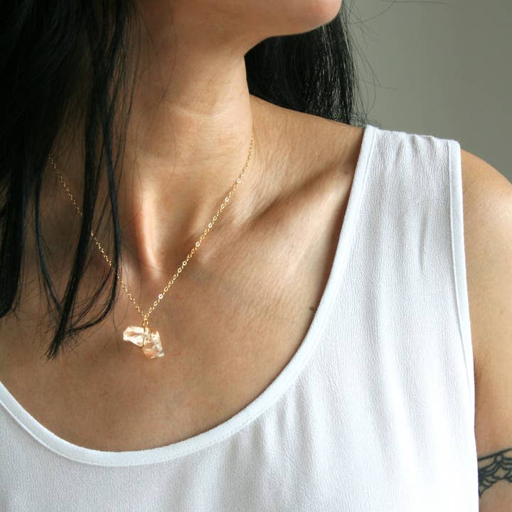 Laura Stark Designs - Vente Colliers à pendentif - Collier en forme de puce de cristal | Cristaux bruts1