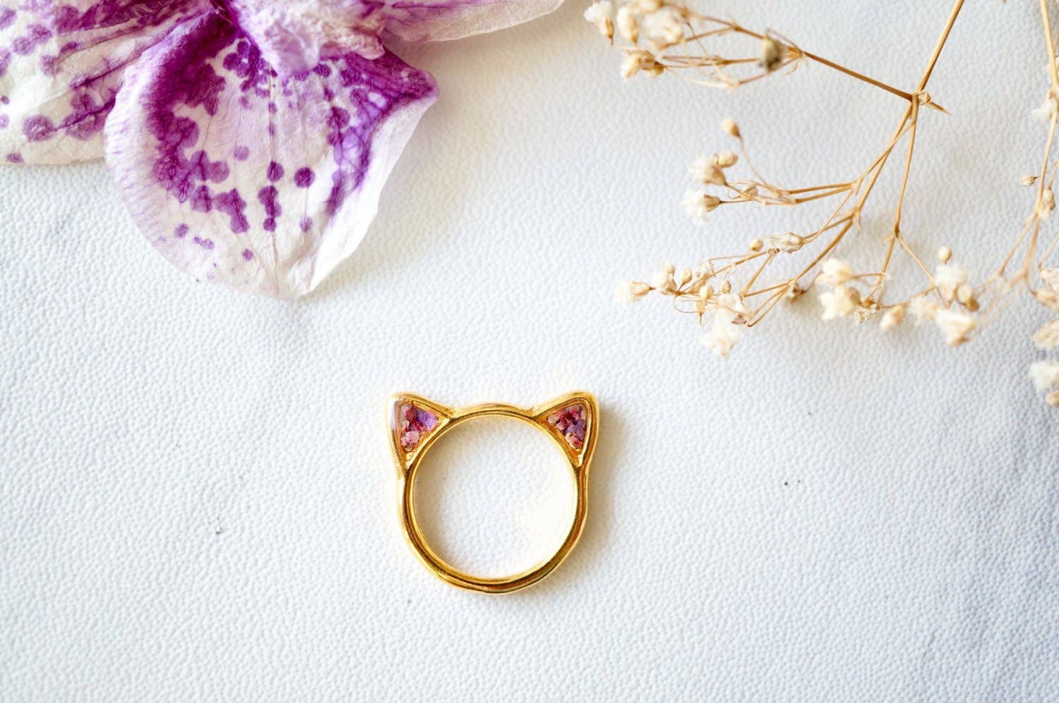 Ann + Joy - Wholesale Cocktail/Statement Ring - Gold Cat Real Pressed Flowers in Resin Ring3
