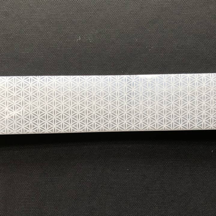 Selenit Platform Graveret Blomst af Livet for engroshandel hos Zen and Meow