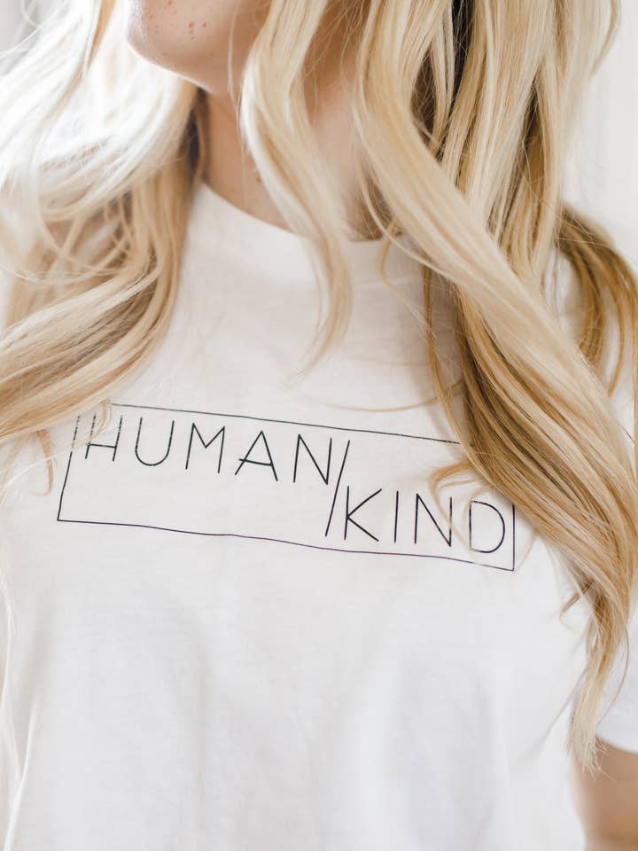 Tee-shirt humain pour la vente par On the Cuff