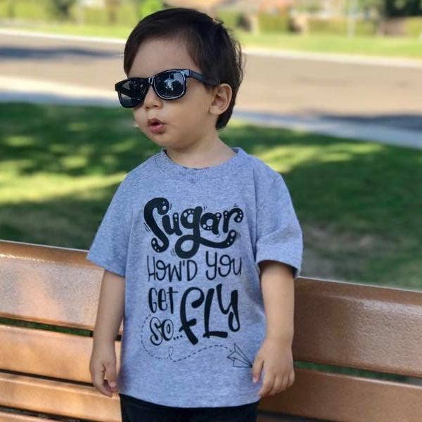 spillthebeansetc – T-shirts estampadas – Criança por atacado – Camiseta ou body infantil Sugar How You Get So Fly0