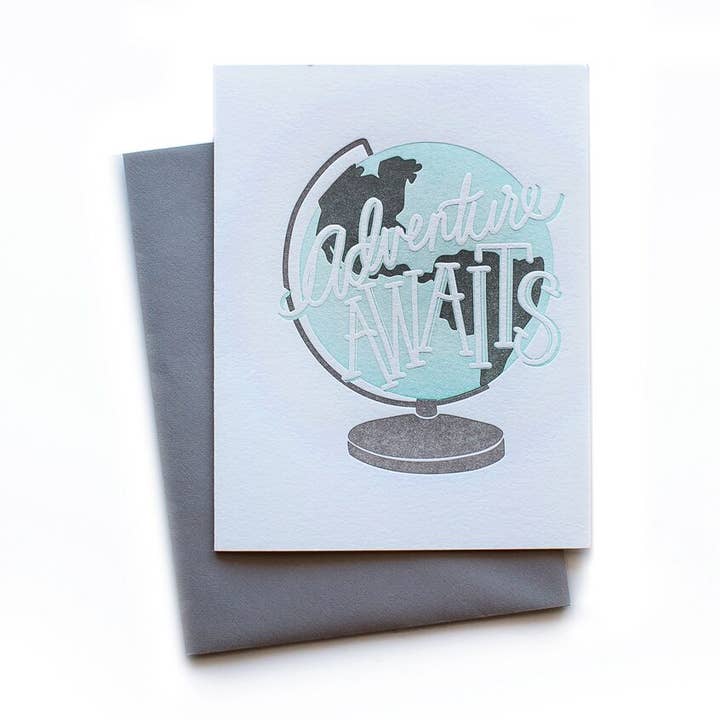 Adventure Awaits - Tarjeta de felicitación para venta al por mayor de Belle & Union