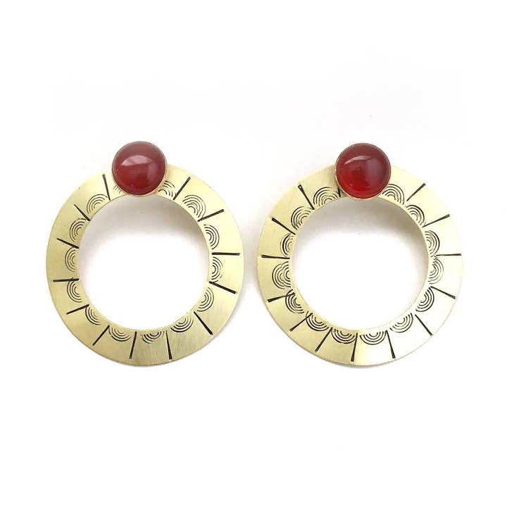 Pendientes circulares de latón estampado con tachuelas de piedras preciosas para venta al por mayor de LUNASOL