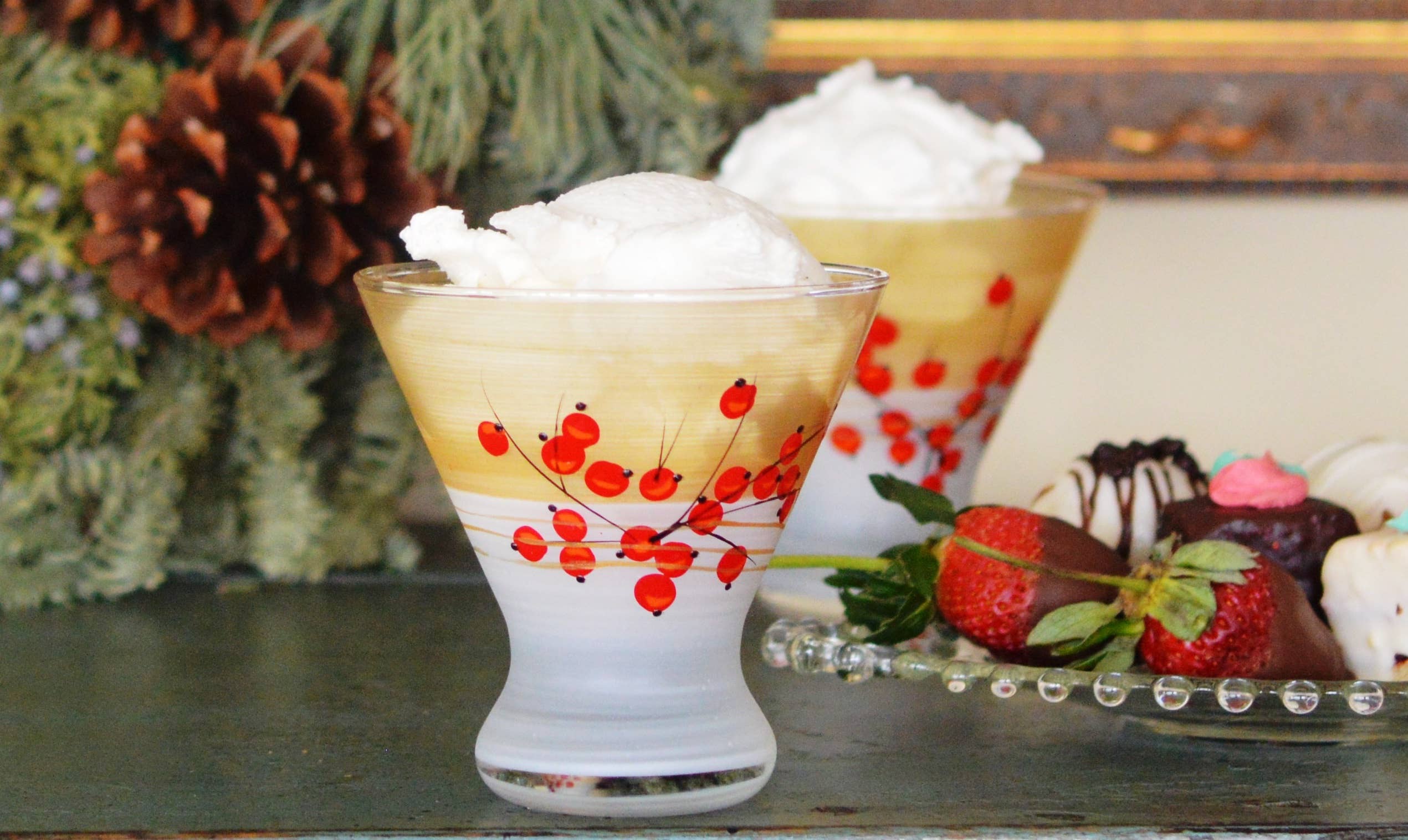 Golden Hill Studio – wholesale Cocktail/liquor glass – Winter Berries 'n Branches Cosmopolitan Glasses1